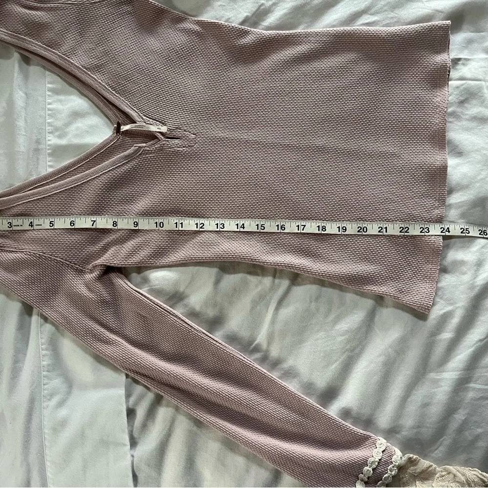 Free People Last Dance Soft Pink Thermal V Neck with Lace Sleeves Sz Small EUC